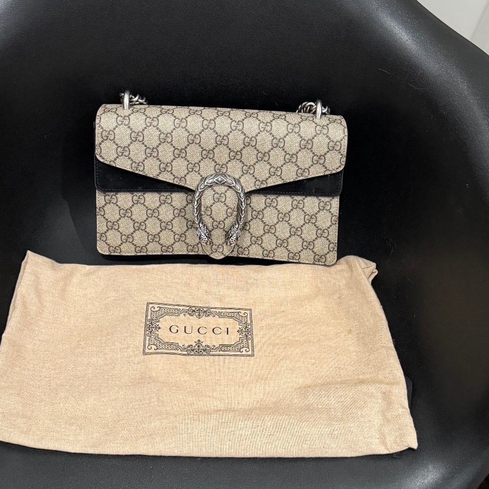 GG Supreme Shoulder Bag Medium